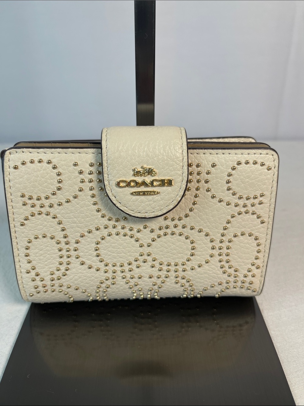 Coach H2454-CX404 Medium Corner Zip Wallet Signature Rivets Chalk